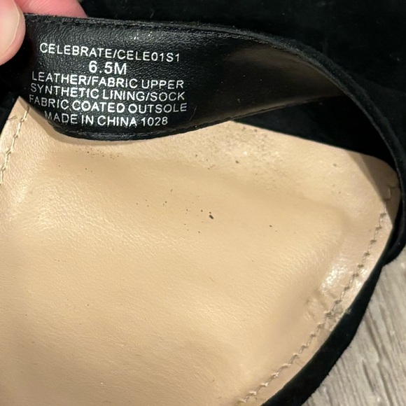 Steven Madden Celebrate Suede Block Heel Sandlas - Picture 4 of 6